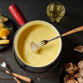 group-emmi-kaltbach-recipe-photo-cidre-fondue1
