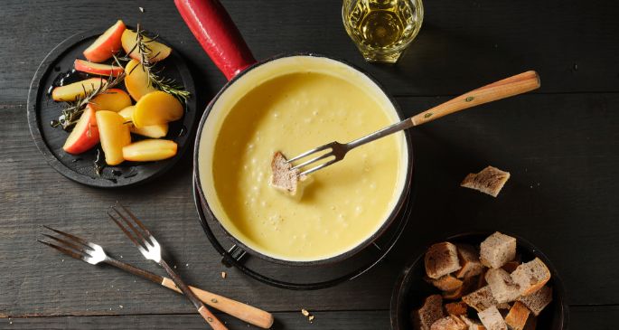 group-emmi-kaltbach-recipe-photo-cidre-fondue